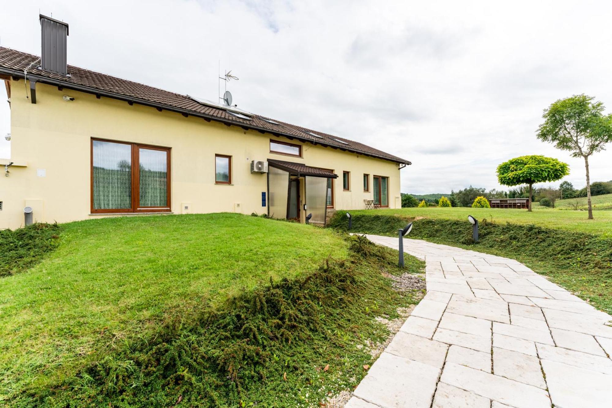 Bed&Breakfast Vinarija Coner Bjelovar Exterior photo